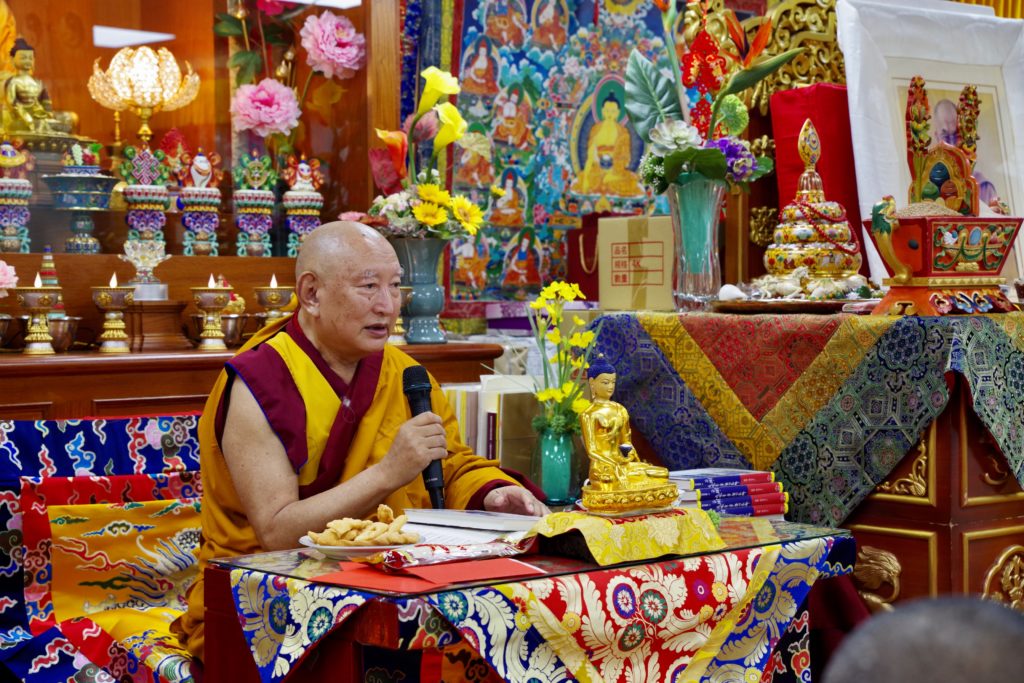 ༸སྐྱབས་རྗེ་ཀིརྟི་རིན་པོ་ཆེ་མཆོག་གིས་ཐེ་ཝན་བོད་རིགས་མང་ཚོགས་ལ་བསྩལ་པའི ...