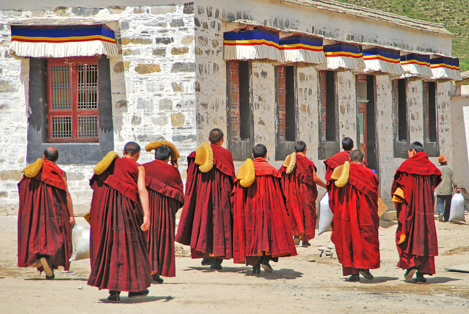 དགོན་སྡེ་ཁག་གི་སློབ་གསོ་དེ་གང་འདྲ་ཞིག་ཡིན་ནམ།